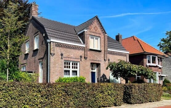 Dakrenovatie van een karakteristieke woning door Trudodak in Oirschot